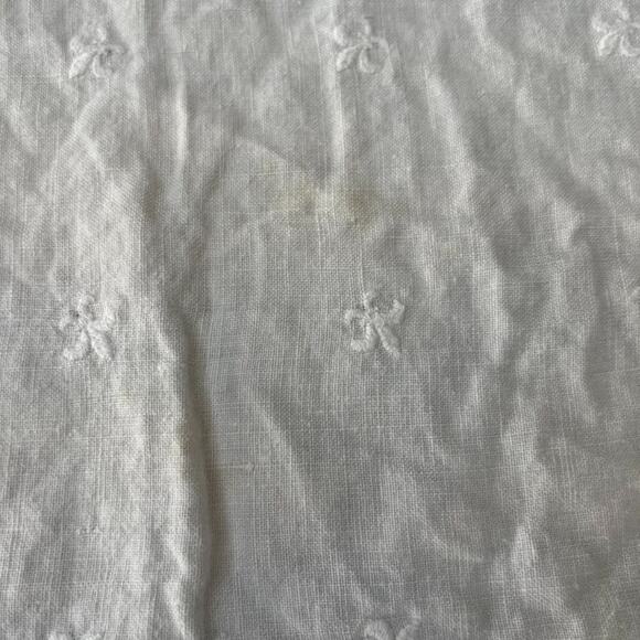 Vintage White Fleur De Lis Embroidered Linen Tablecloth Oval 58" x 90” - Picture 8 of 10